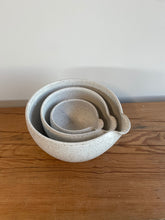 Load image into Gallery viewer, Set of 3 hand throne stoneware mixing bowls