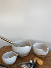 Load image into Gallery viewer, Set of 3 hand throne stoneware mixing bowls
