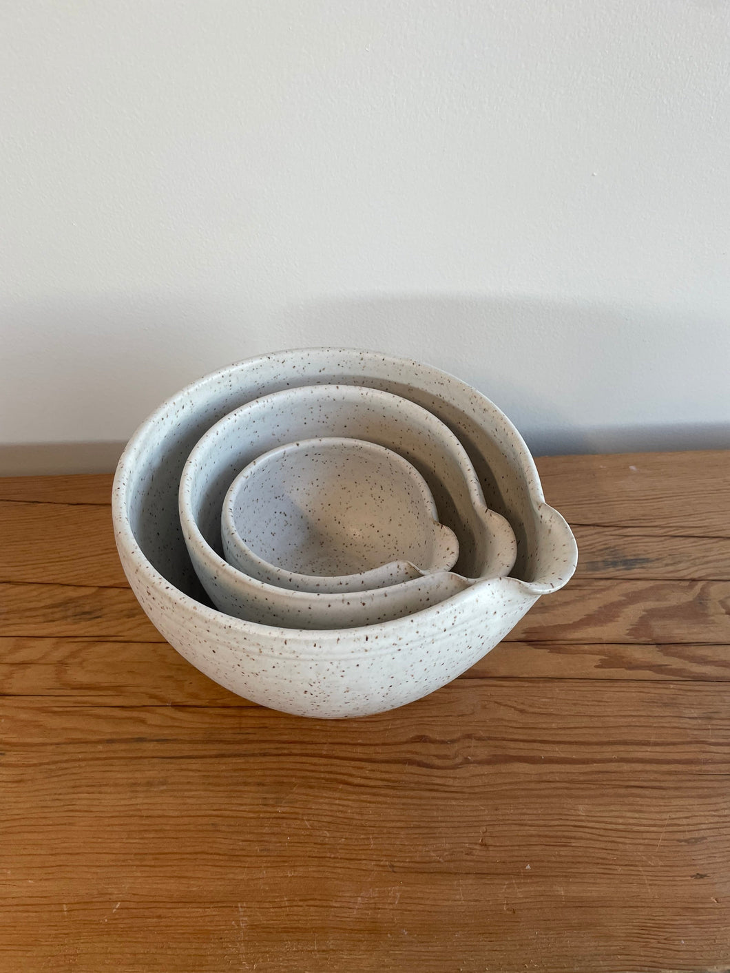 Set of 3 hand throne stoneware mixing bowls
