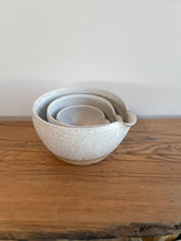 Load image into Gallery viewer, Set of 3 hand throne stoneware mixing bowls
